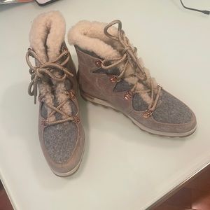 Beautiful never worn Sorel boots!
